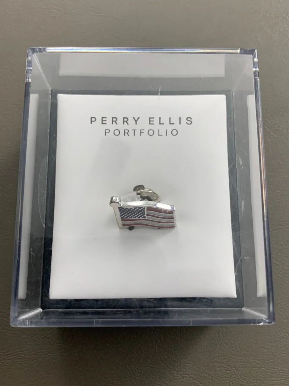 Perry Ellis Portfolio Men's Patriotic USA American Flag Novelty Lapel Pin Brooch